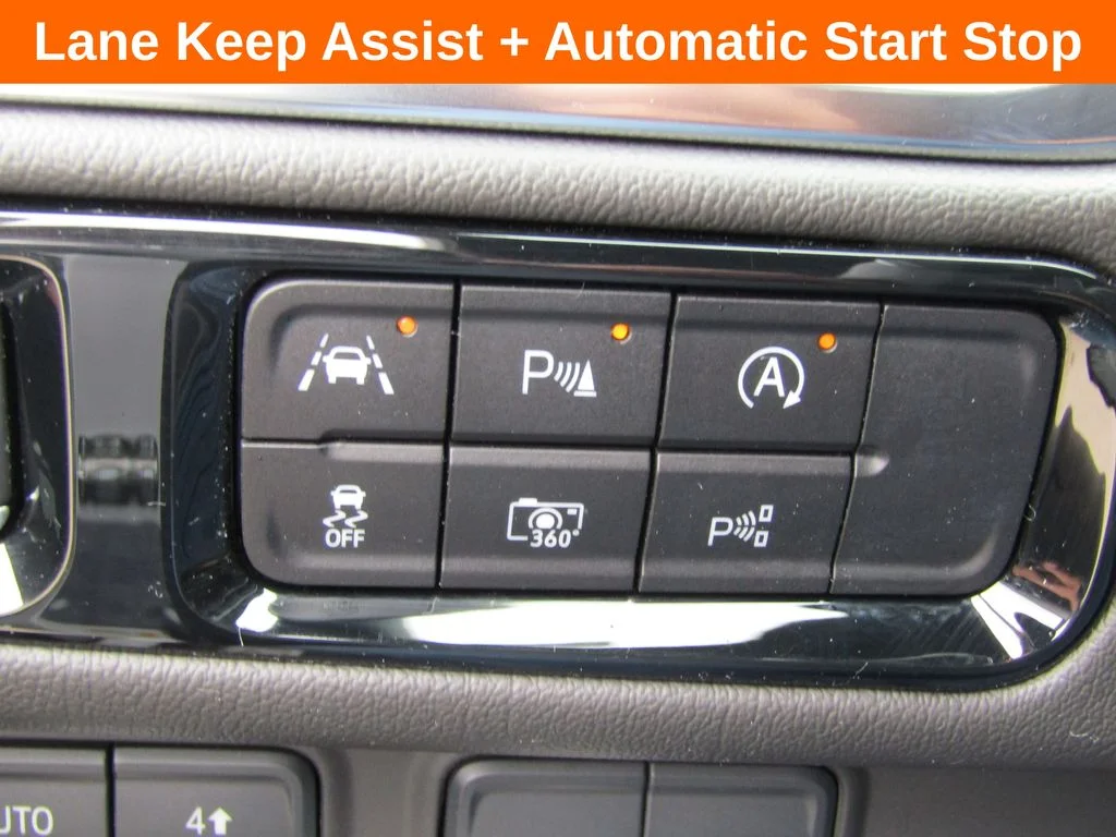 Used 2025 Summit White GMC Denali image 15