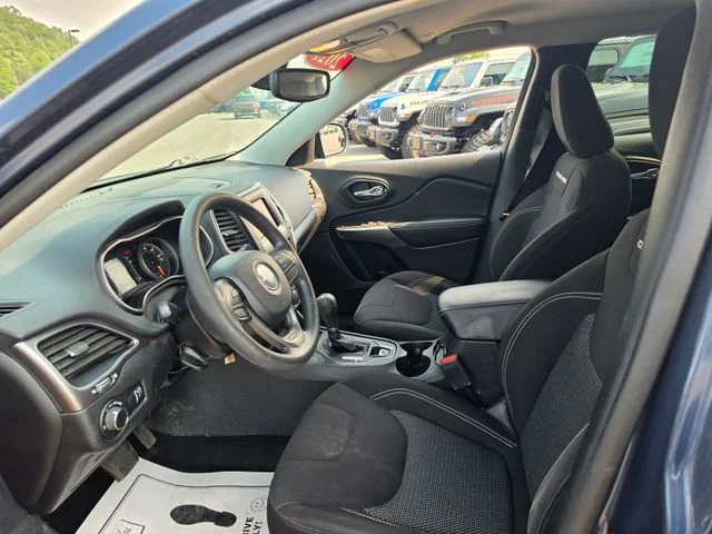 Used 2021 Blue Jeep Latitude image 16