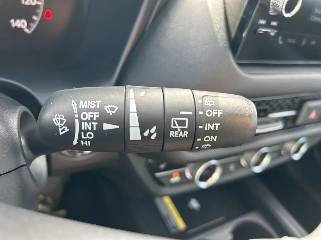 Used 2023 White Honda EX-L image 29