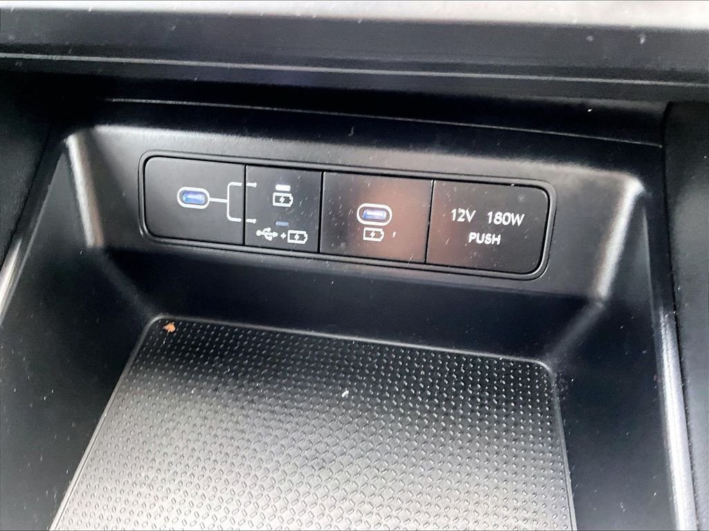 Used 2025 Shimmering Silver Hyundai SE image 27