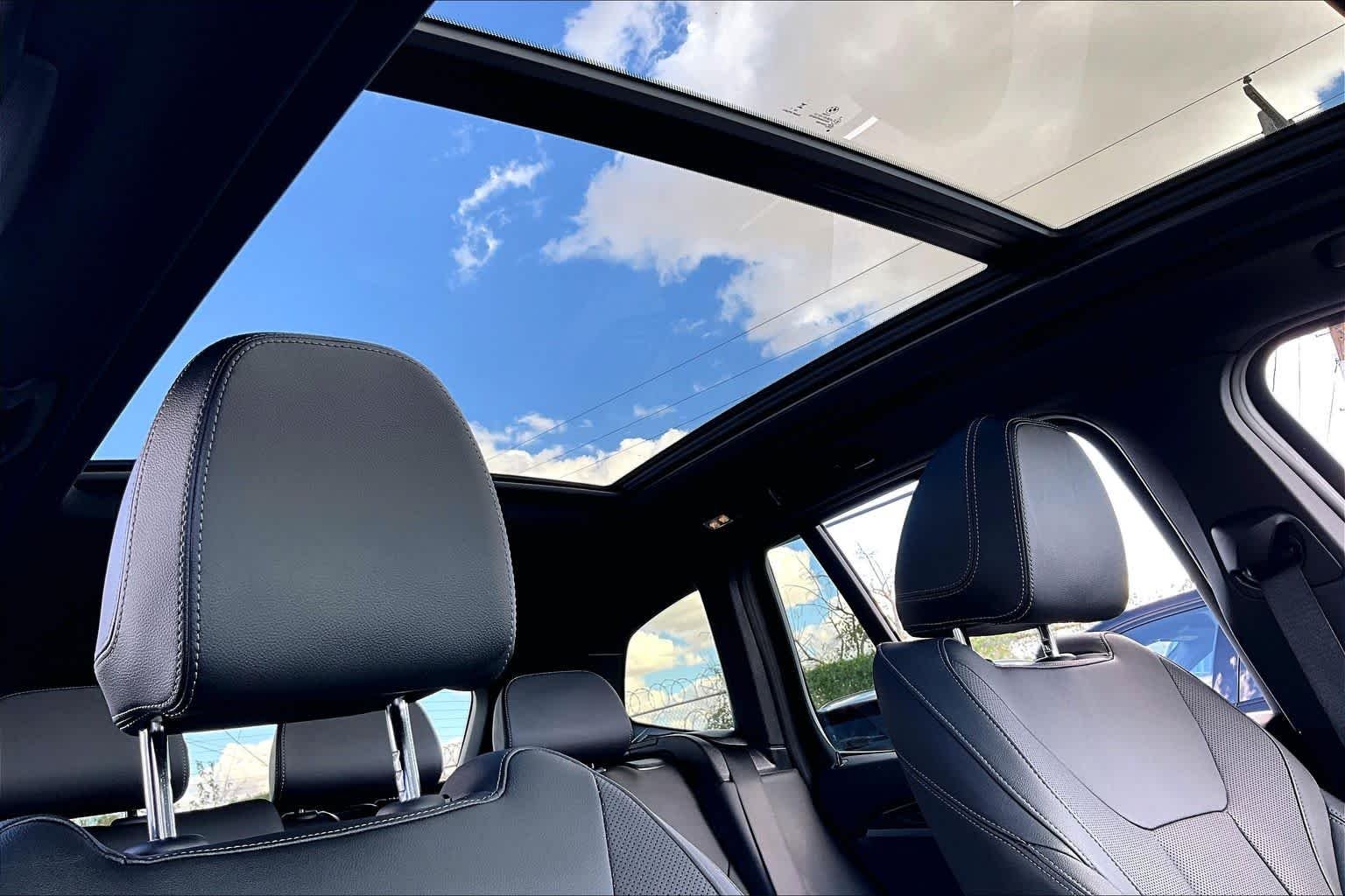 Used 2024 Skyscraper Grey Metallic BMW sDrive30i image 13