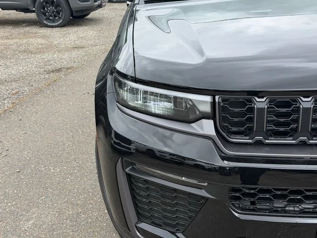 New 2026 Diamond Black Crystal Pearlcoat Jeep Limited image 5