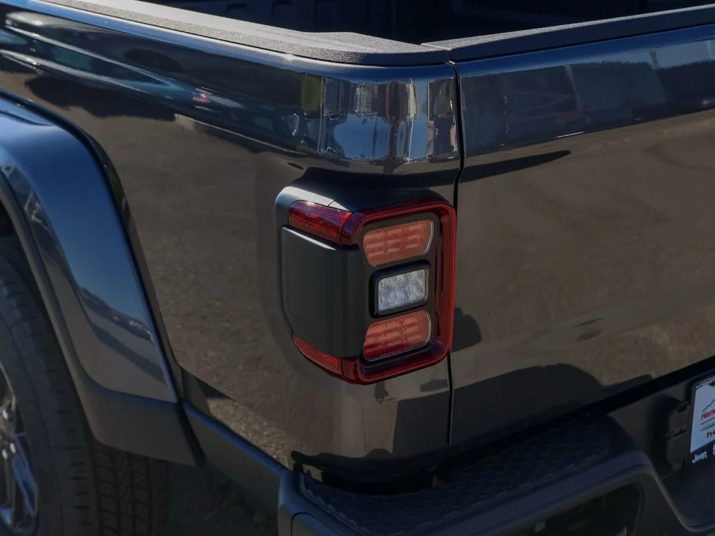 New 2026 Granite Crystal Metallic Clearcoat Jeep Sport S image 6