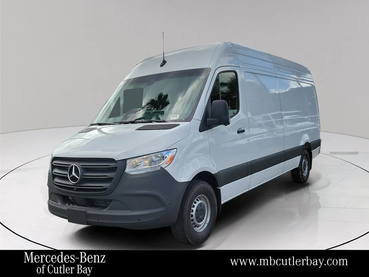 New 2026 Arctic+White Mercedes-Benz Cargo 170 WB image 1