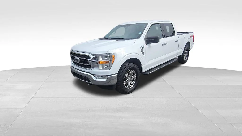 Used 2021 Oxford White Ford XLT image 3