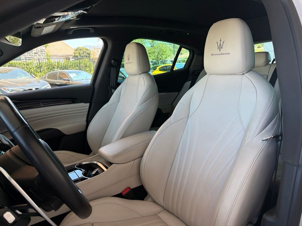 Certified Used 2023 Grigio Cangiante Tri-Coat Maserati Modena image 16