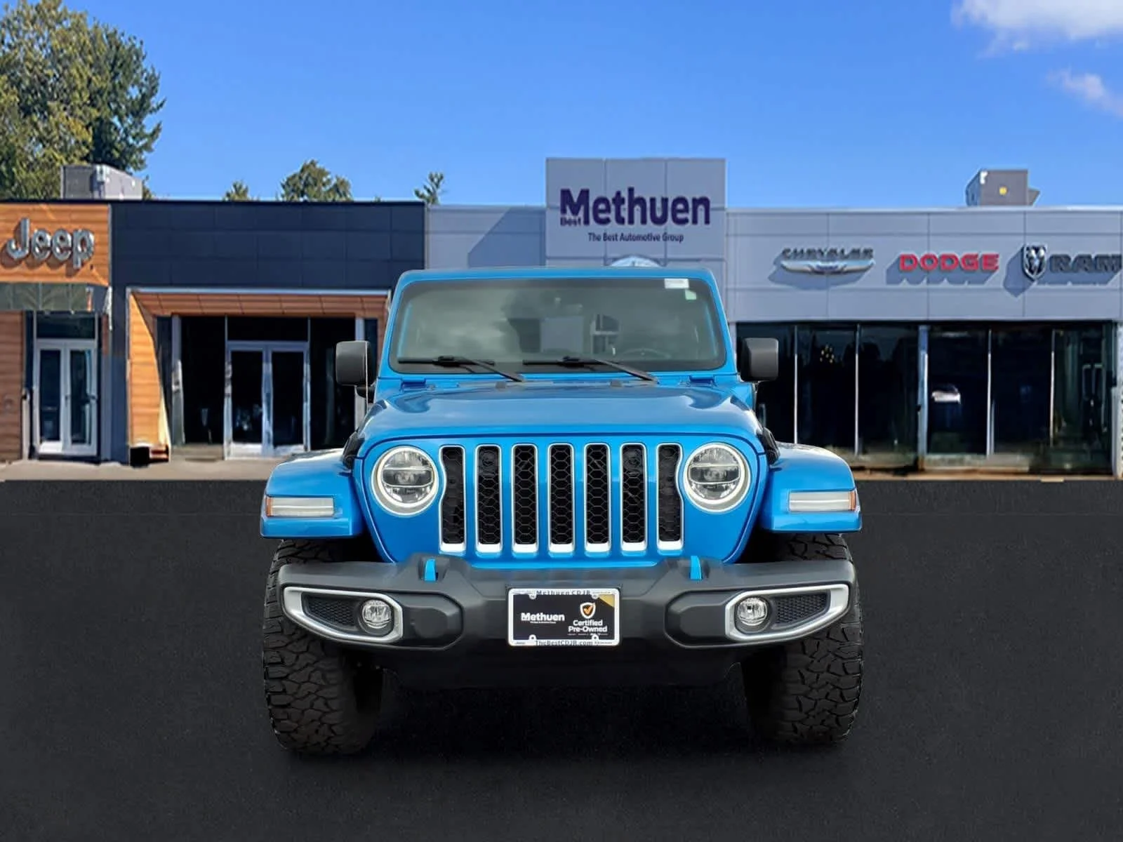 Used 2022 Hydro Blue Pearlcoat Jeep Unlimited Sahara image 10