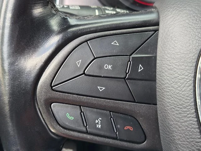 Used 2022 Red Dodge SXT image 29