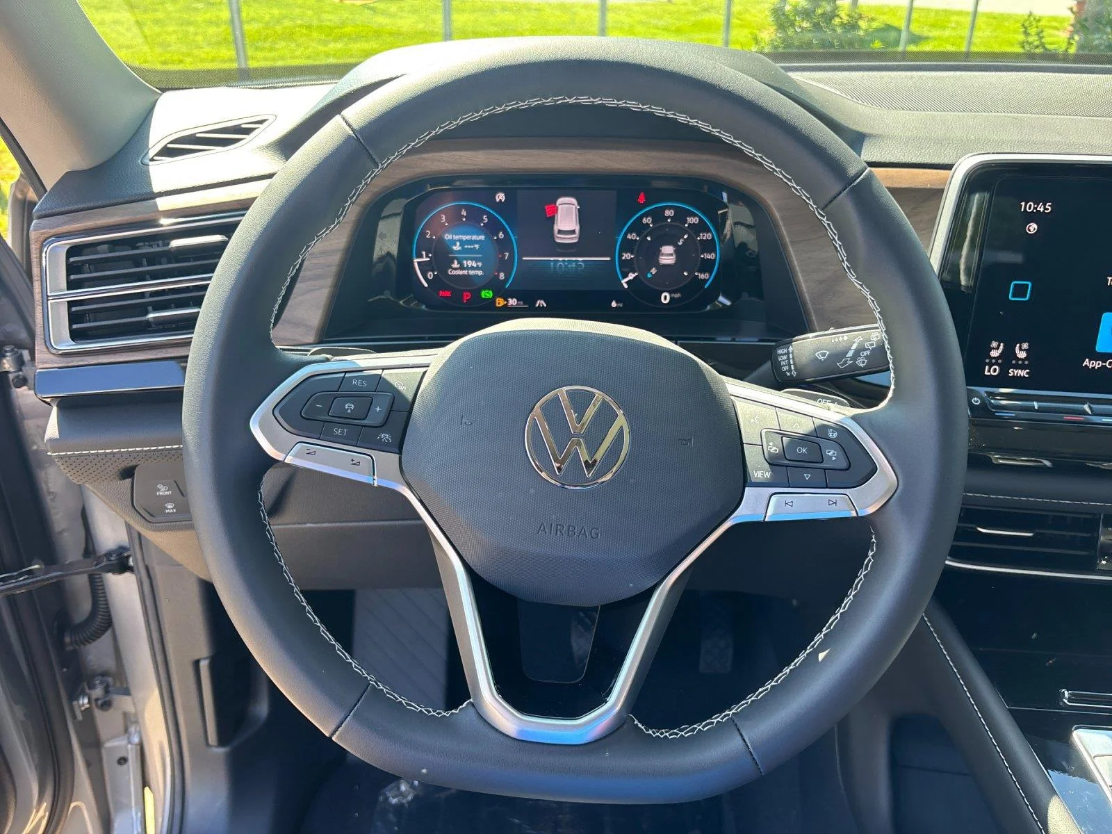 New 2026 silver mist metallic Volkswagen 2.0T SE w/Technology image 18