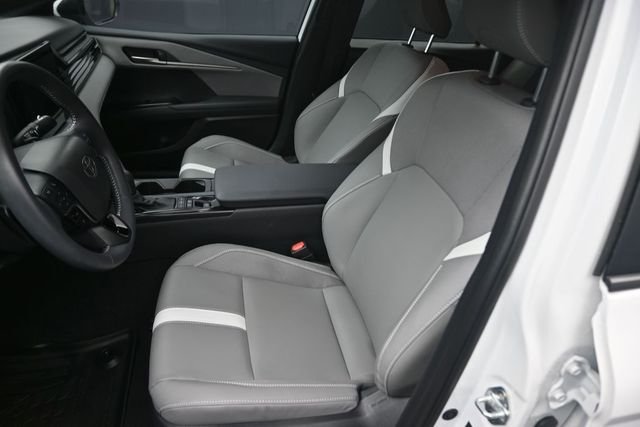 Used 2025 White Toyota SE image 19
