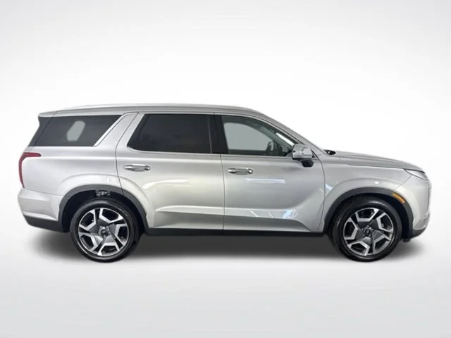 Used 2025 Silver Hyundai SEL Premium image 25