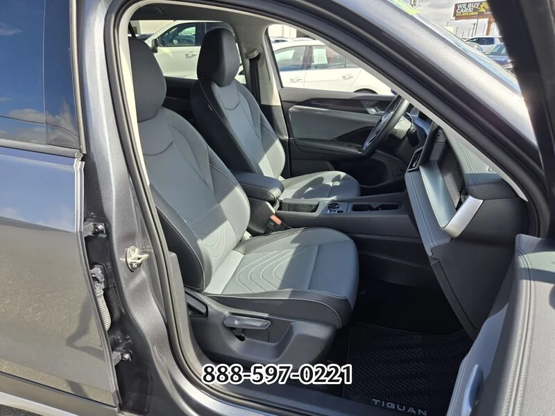 Used 2025 Pyrite Silver Metallic Volkswagen 2.0T SE image 19