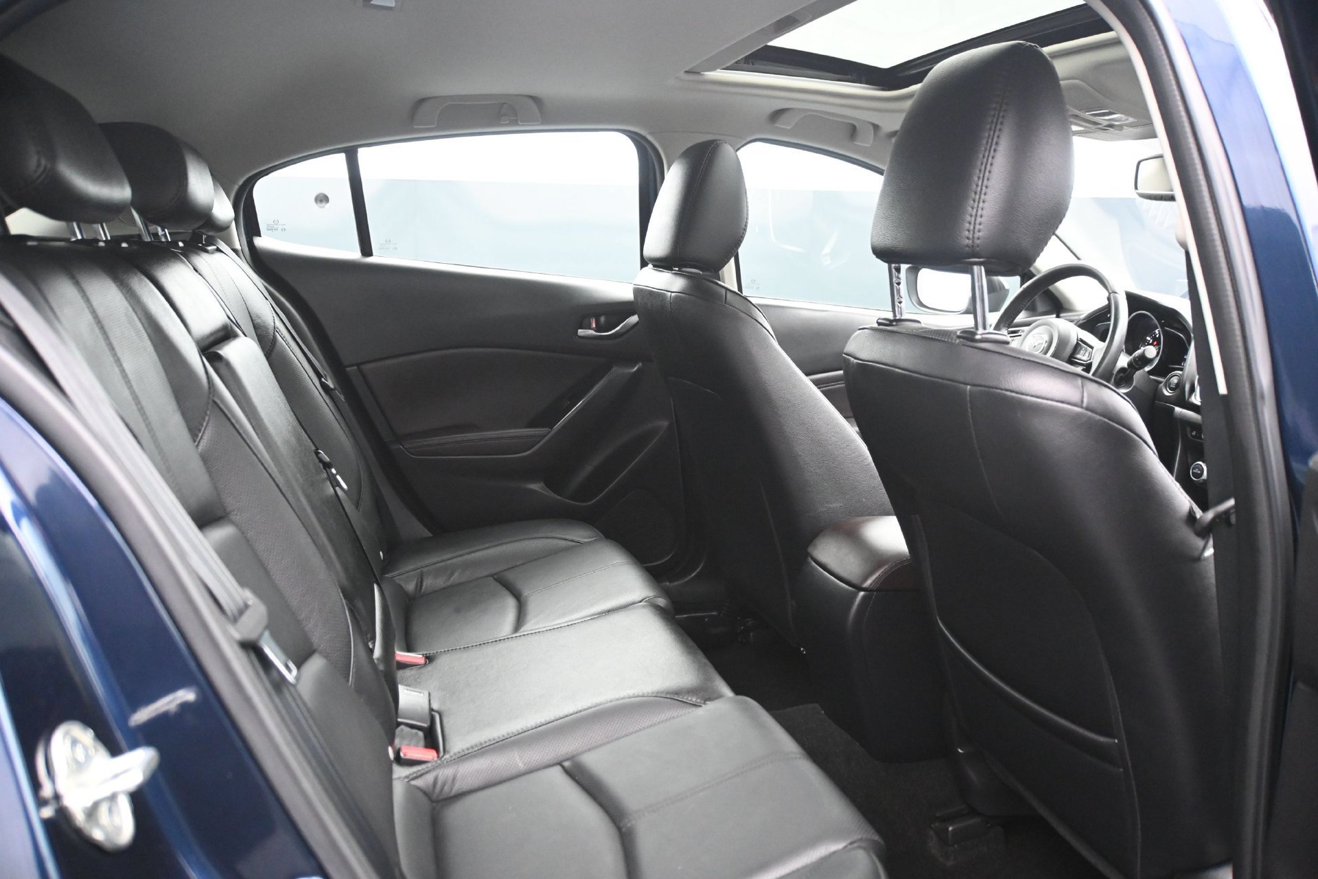 Used 2018 Deep Crystal Blue Mica Mazda Grand Touring image 15