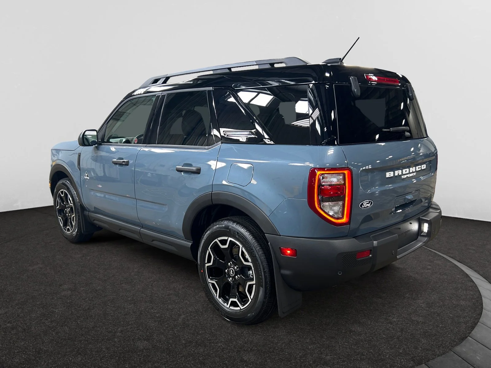 New 2026 Azure Grey Metallic Tri-Coat Ford Outer Banks image 3
