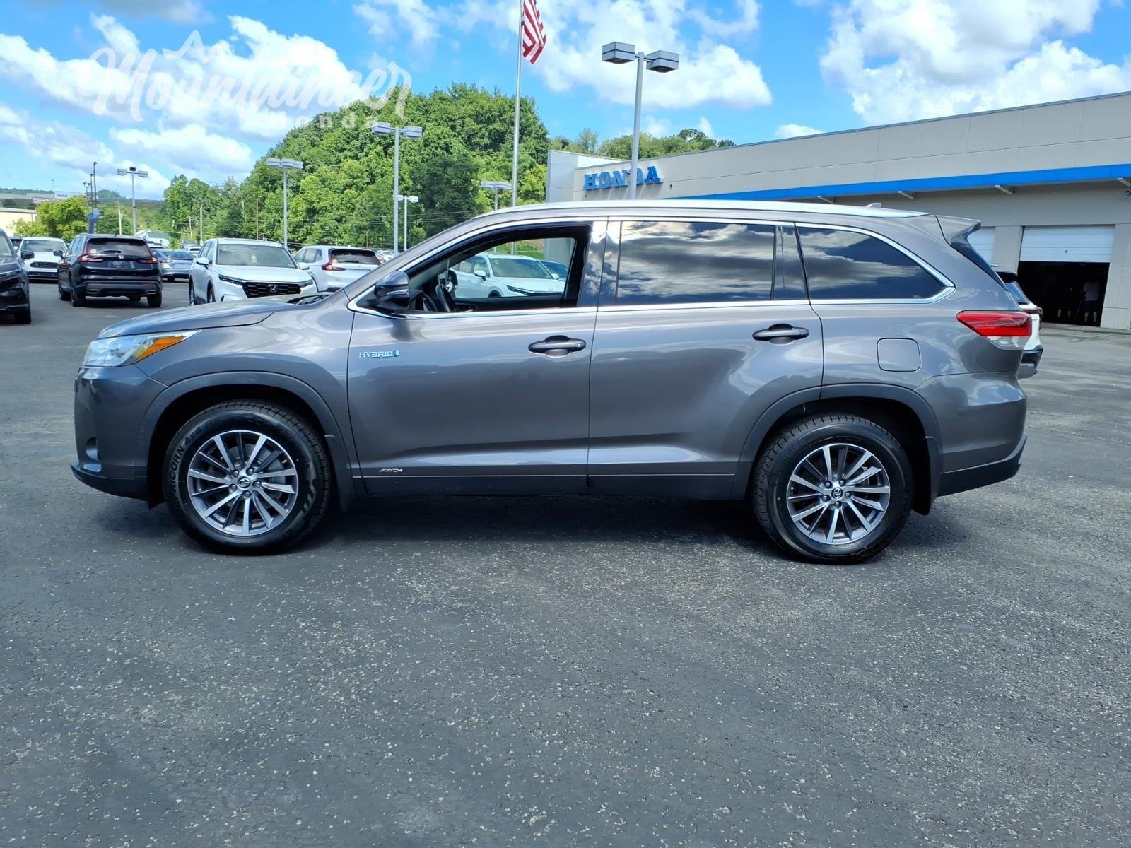 Used 2019 Predawn Gray Mica Toyota XLE image 4