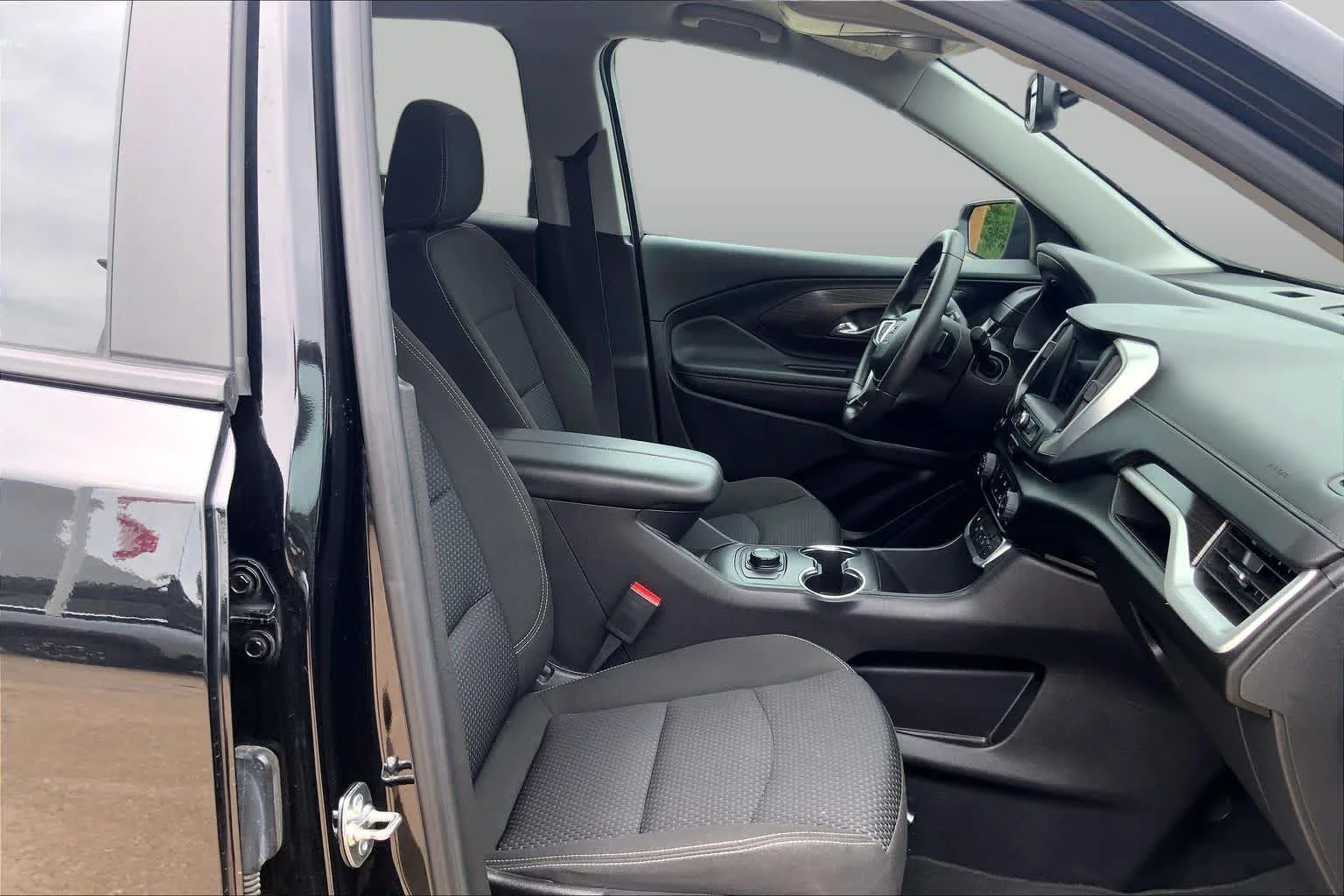 Certified Used 2024 Ebony Twilight Metallic GMC SLE image 9