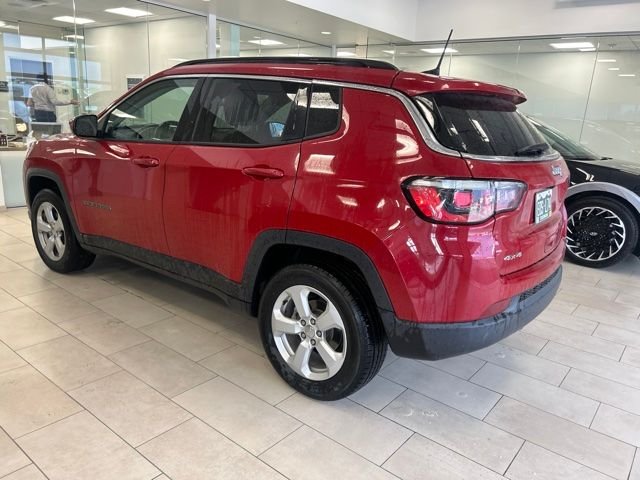 Used 2017 Red Jeep Latitude image 4
