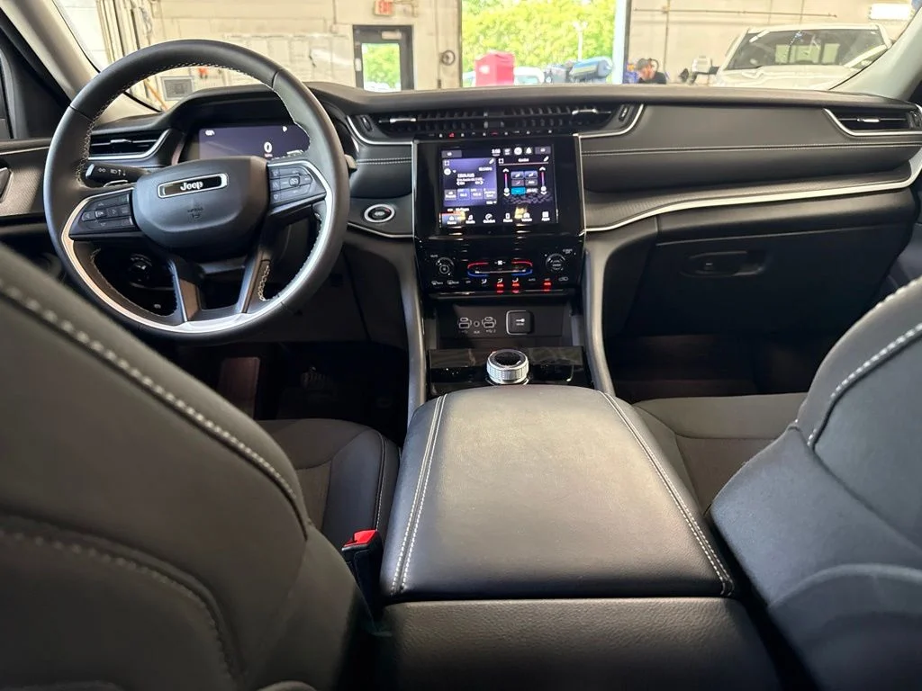 Used 2023 Black Jeep Laredo image 17