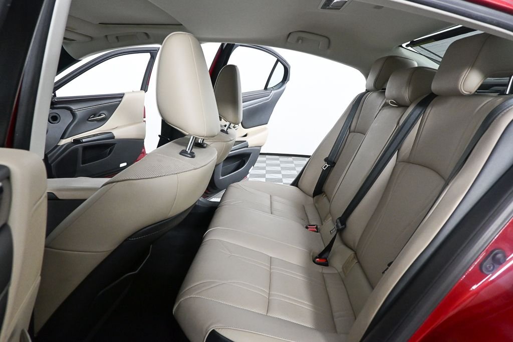Used 2020 Red Lexus 300h Luxury image 17