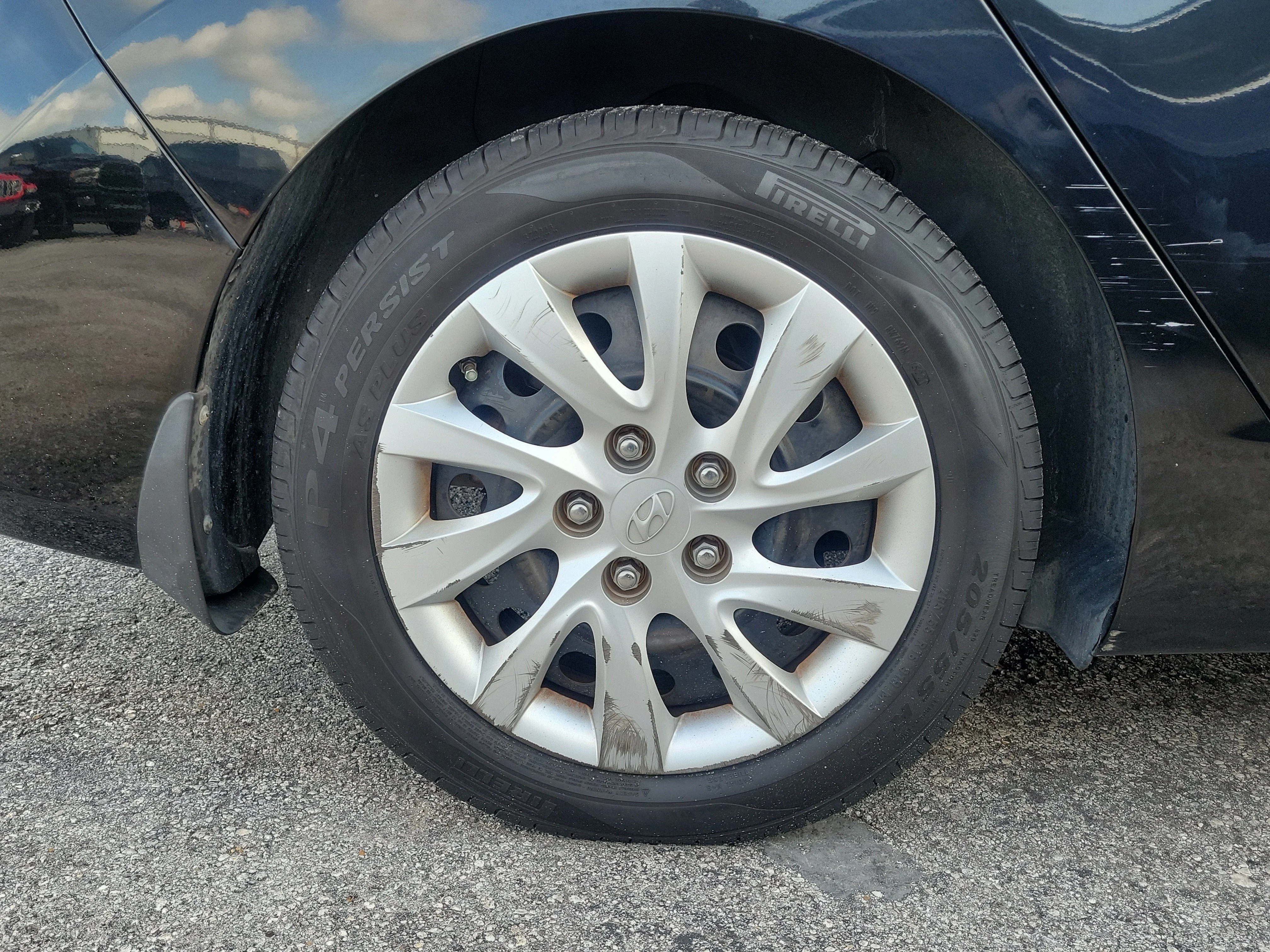 Used 2012 Midnight Black Mica Hyundai GLS image 8