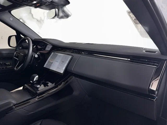 Used 2025 Gray Land Rover S image 32