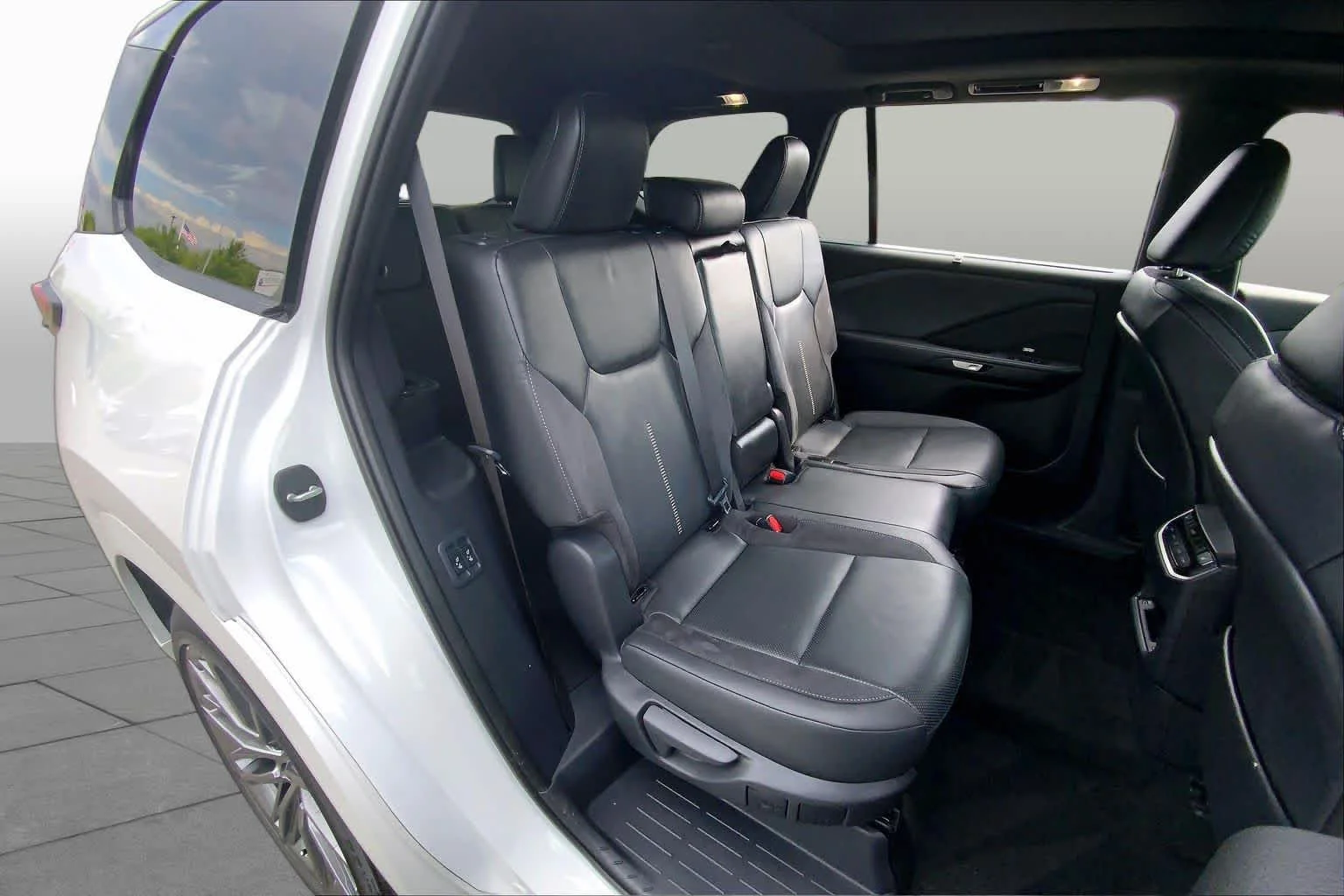 Certified Used 2025 WIND CHILL PEARL Lexus Luxury image 20