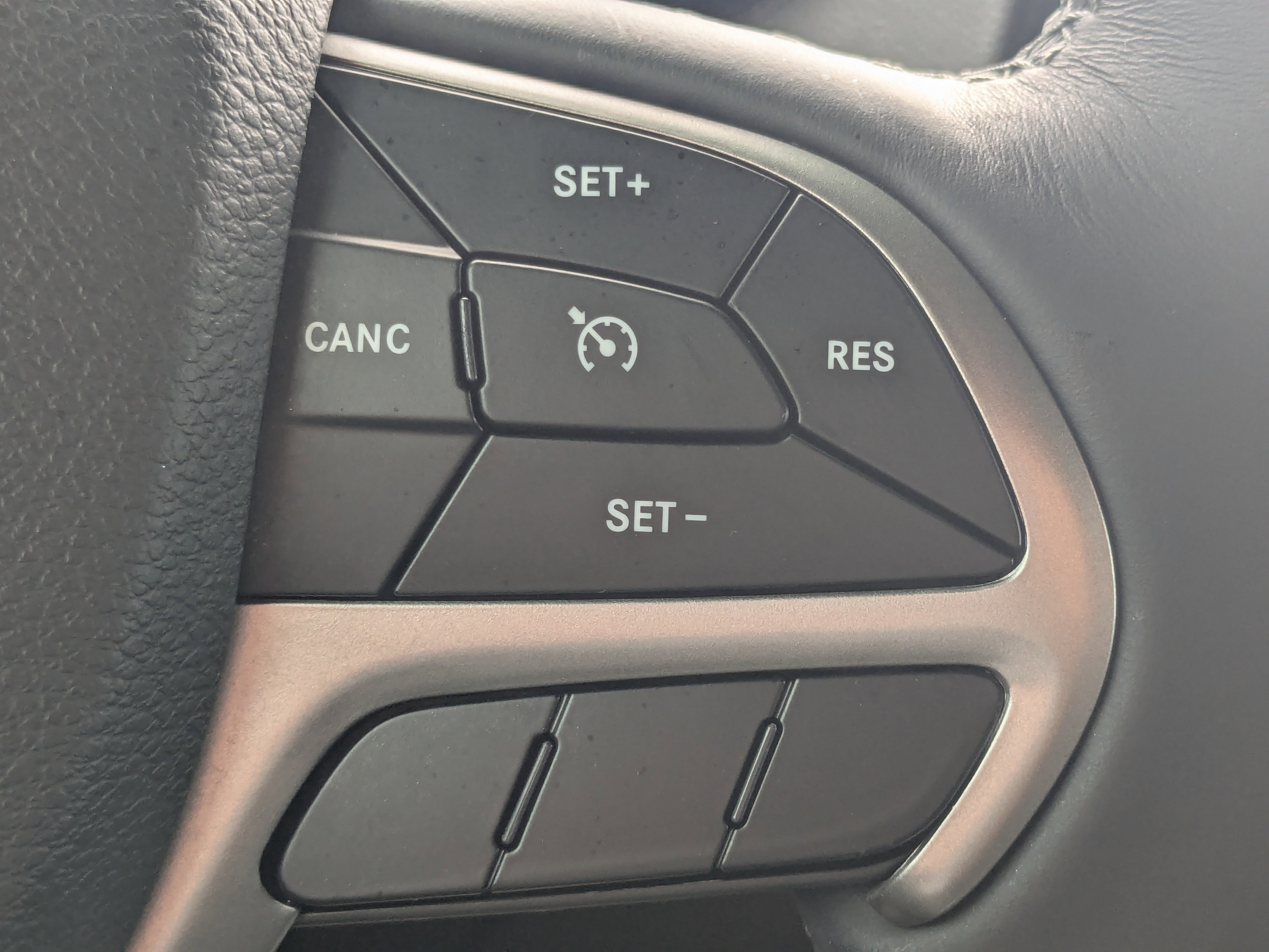 Used 2019 Granite Crystal Metallic Clearcoat Jeep Overland image 31