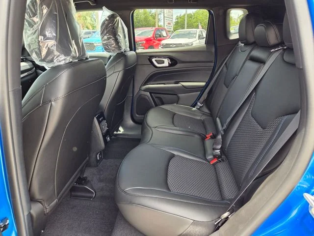 New 2026 Hydro Blue Pearl-Coat Exterior Paint Jeep Latitude image 13