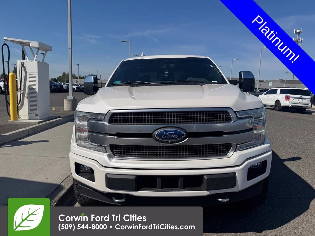 Used 2018 White Platinum Tri-Coat Metallic Ford Platinum image 2