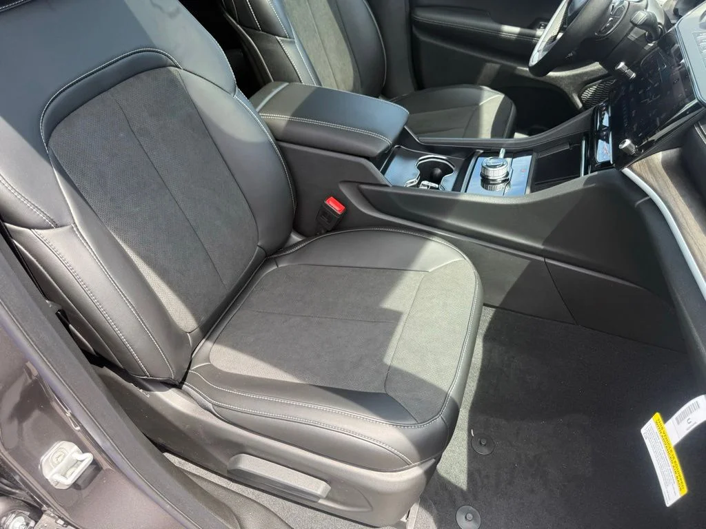 New 2026 Baltic Gray Metallic Clear-Coat Exterior Paint Jeep Laredo image 61