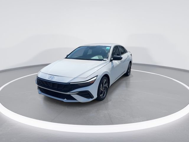 Certified Used 2025 White Hyundai SEL Sport image 4