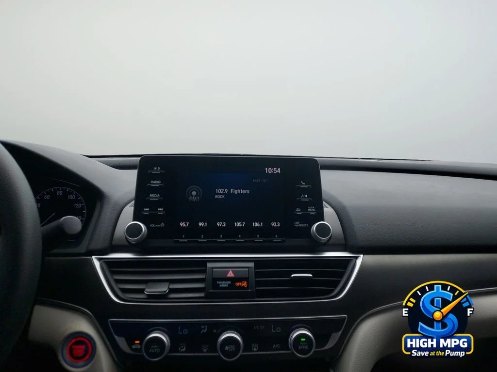 Used 2018 White Honda LX image 13