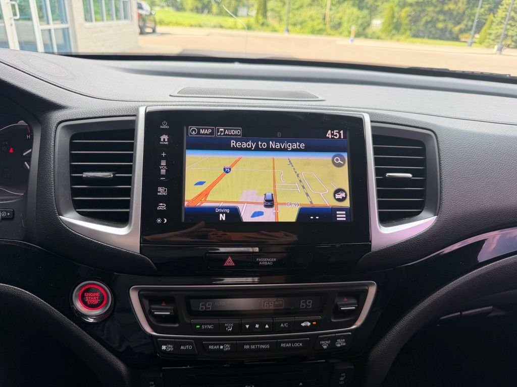 Used 2018 White Honda Touring image 12