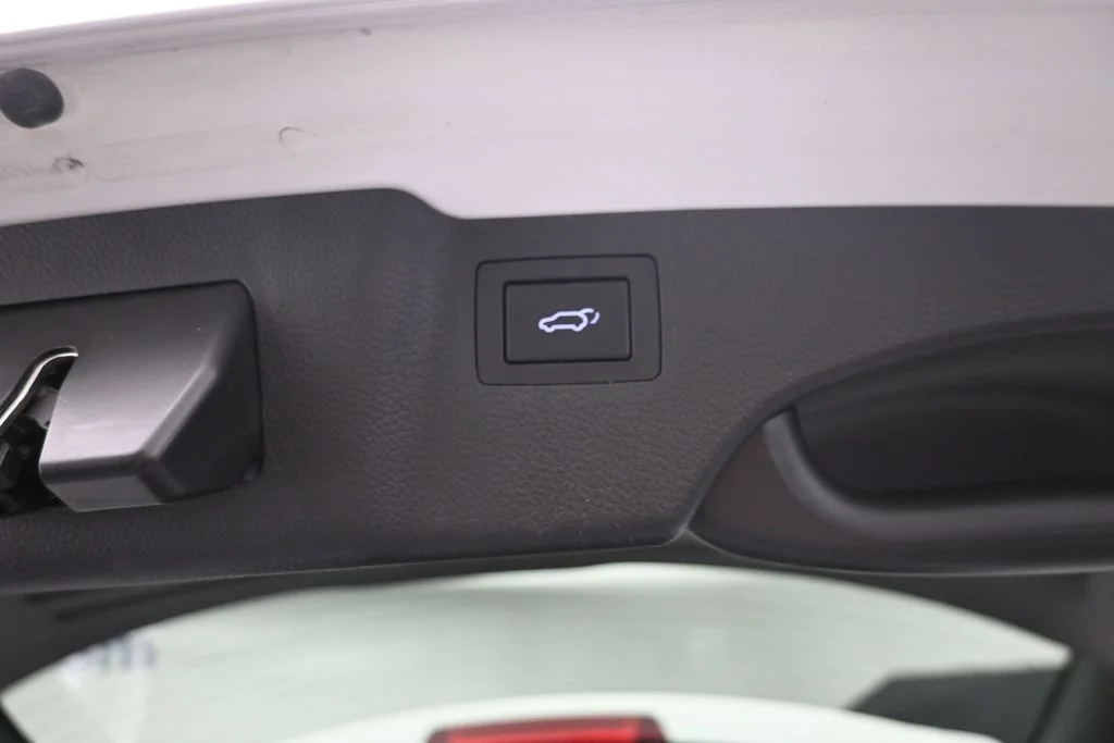 Certified Used 2018 White Hyundai 2.4 Base image 12