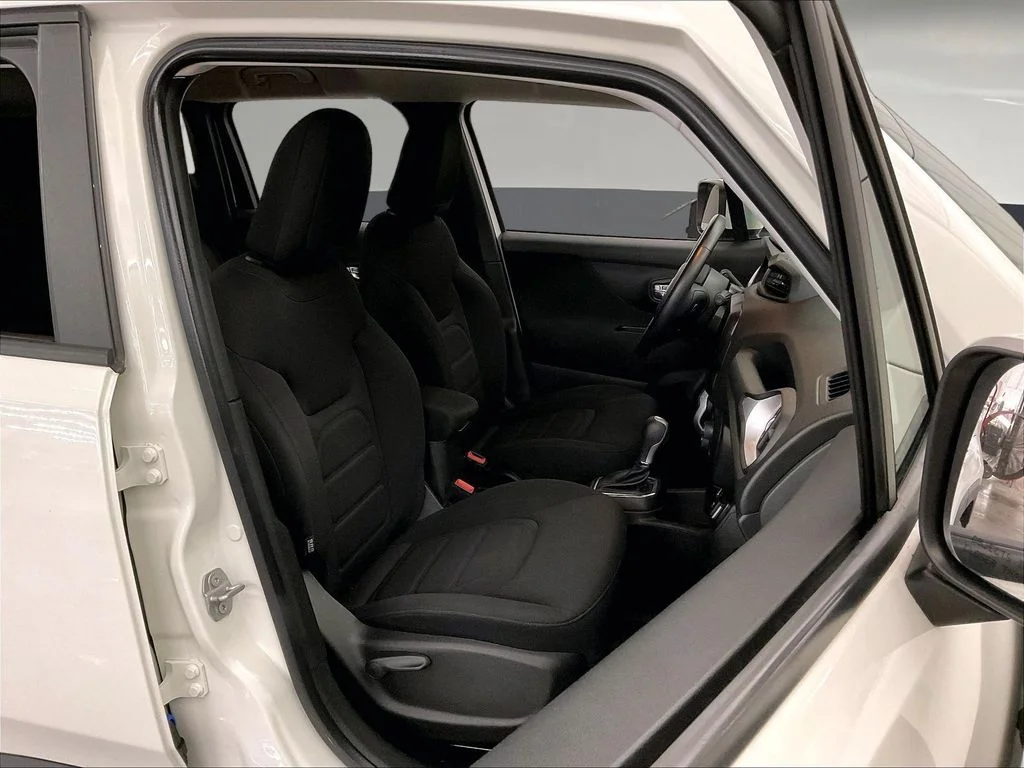 Used 2021 White Jeep Latitude image 10