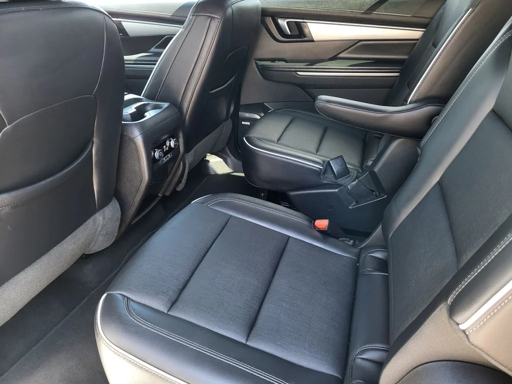 Used 2025 Summit White Buick Preferred image 21