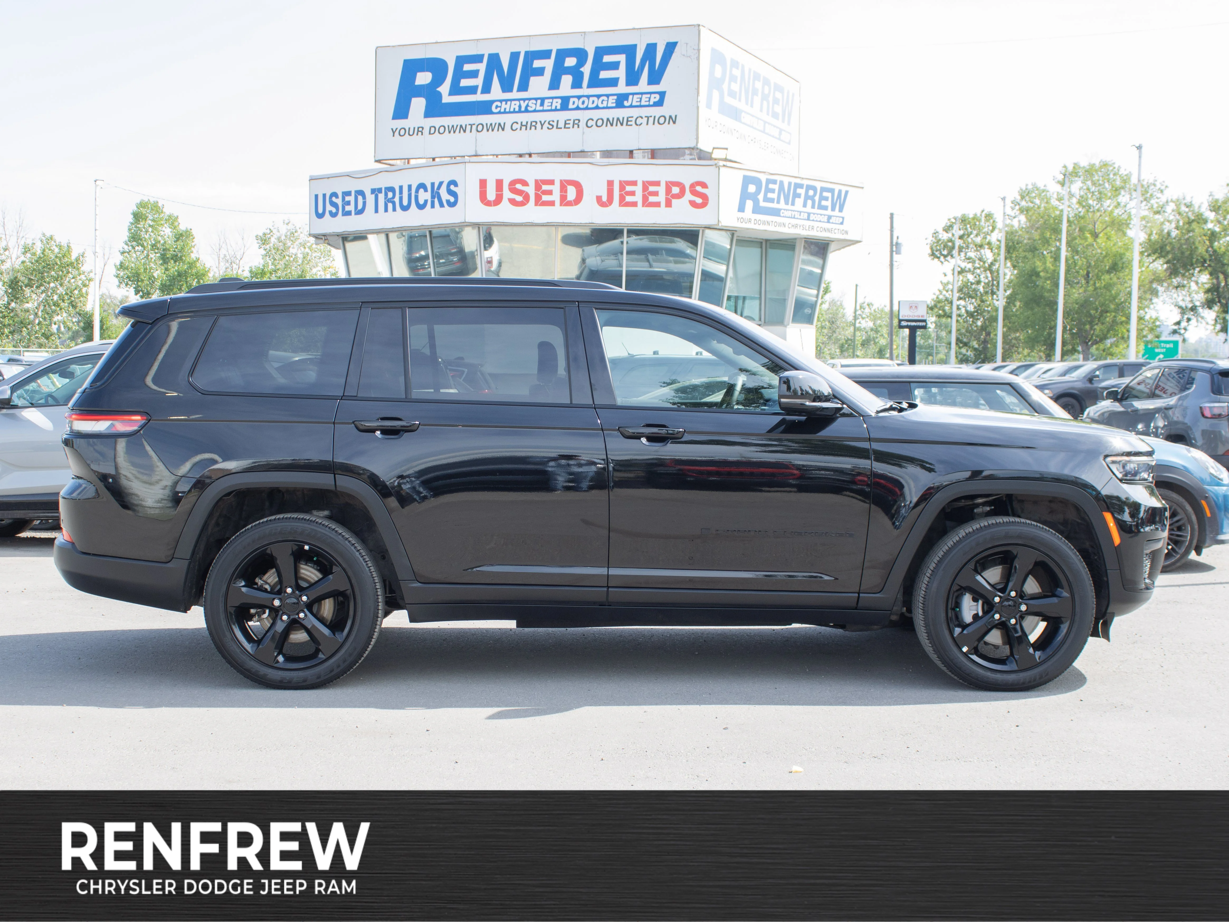 Used 2024 Black Jeep Altitude* | 3rd Row | Capri Leatherette & Suede Seats | Power Sunroof | Heated Seats & Steering Whee image 1