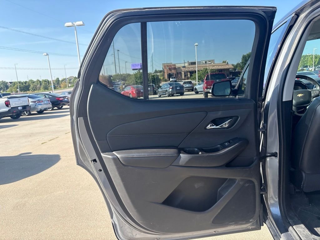 Used 2018 Satin Steel Metallic Chevrolet 3LT image 38