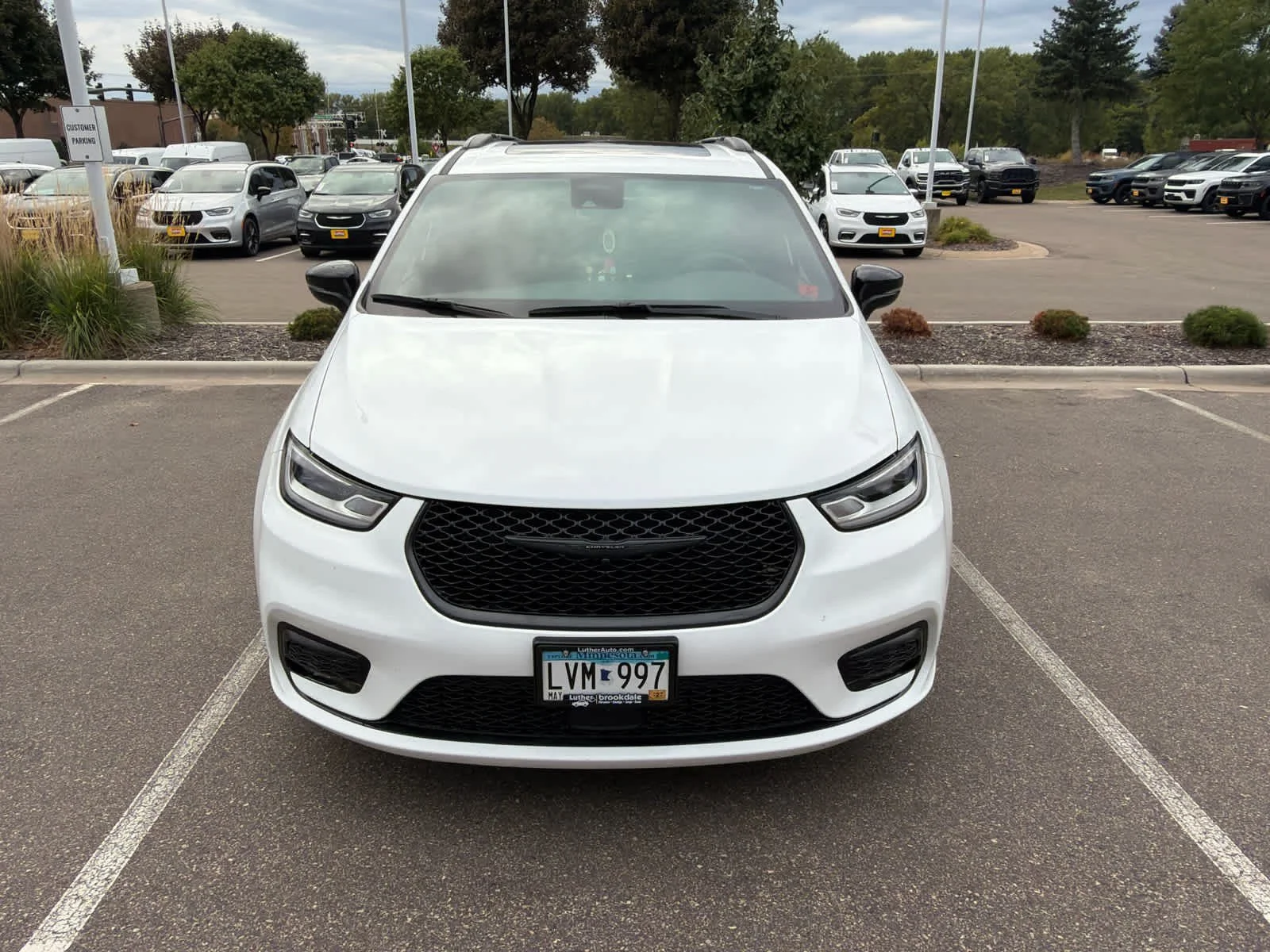 Used 2024 Bright White Clearcoat Chrysler Limited image 3