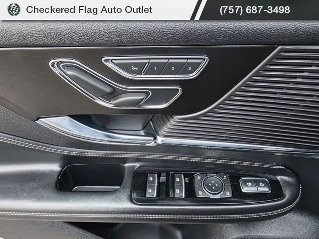 Used 2022 Black Metallic Lincoln Standard image 20
