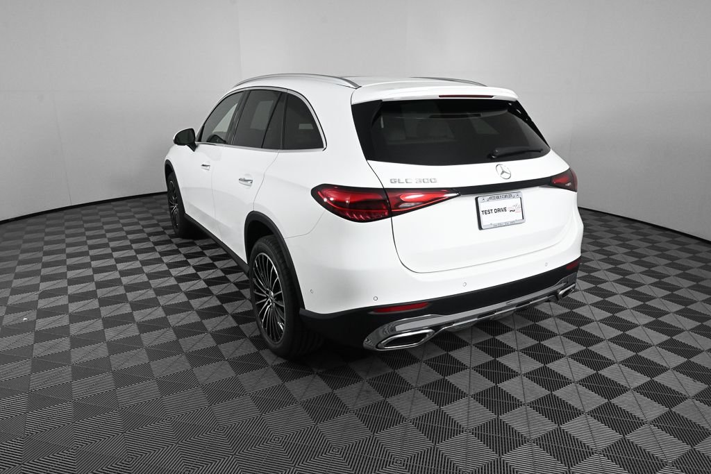 New 2026 Polar White Mercedes-Benz GLC 300 image 4