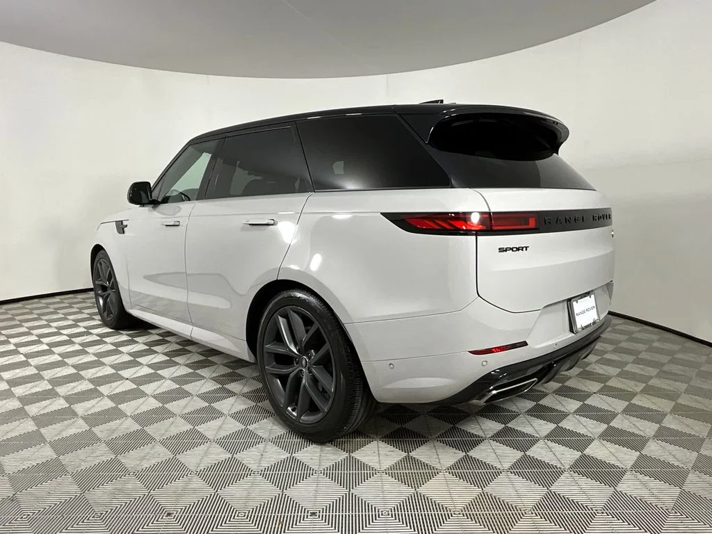Used 2023 Gray Land Rover SE Dynamic image 3