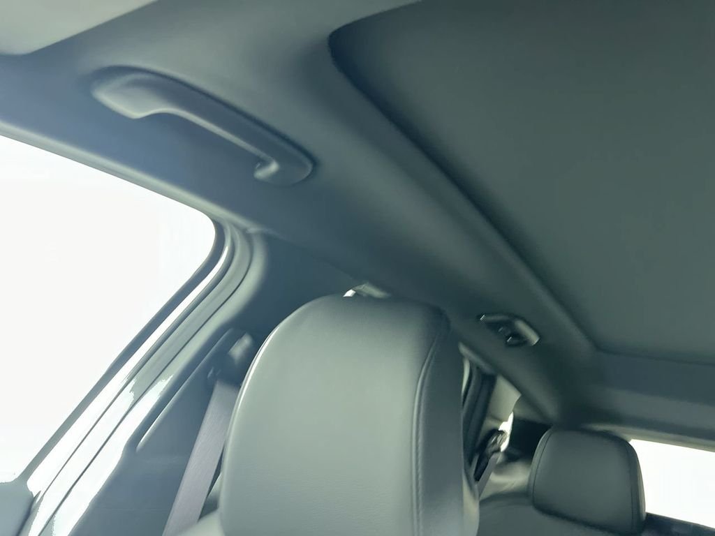 New 2026 Snow White Pearl Kia X-Line image 21
