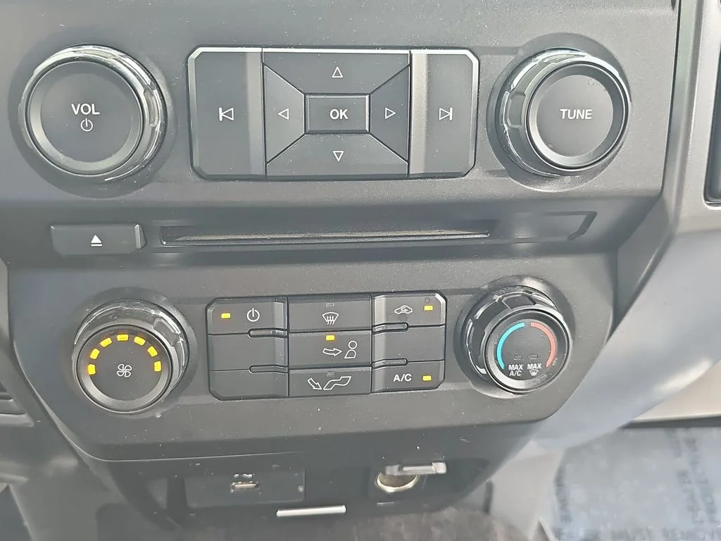 Used 2018 Black Ford XLT image 19