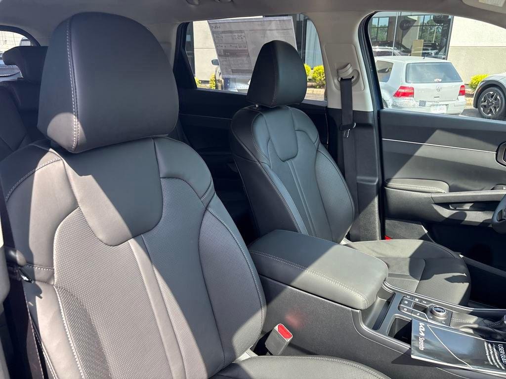 2025 Kia Sorento S - Photo 32