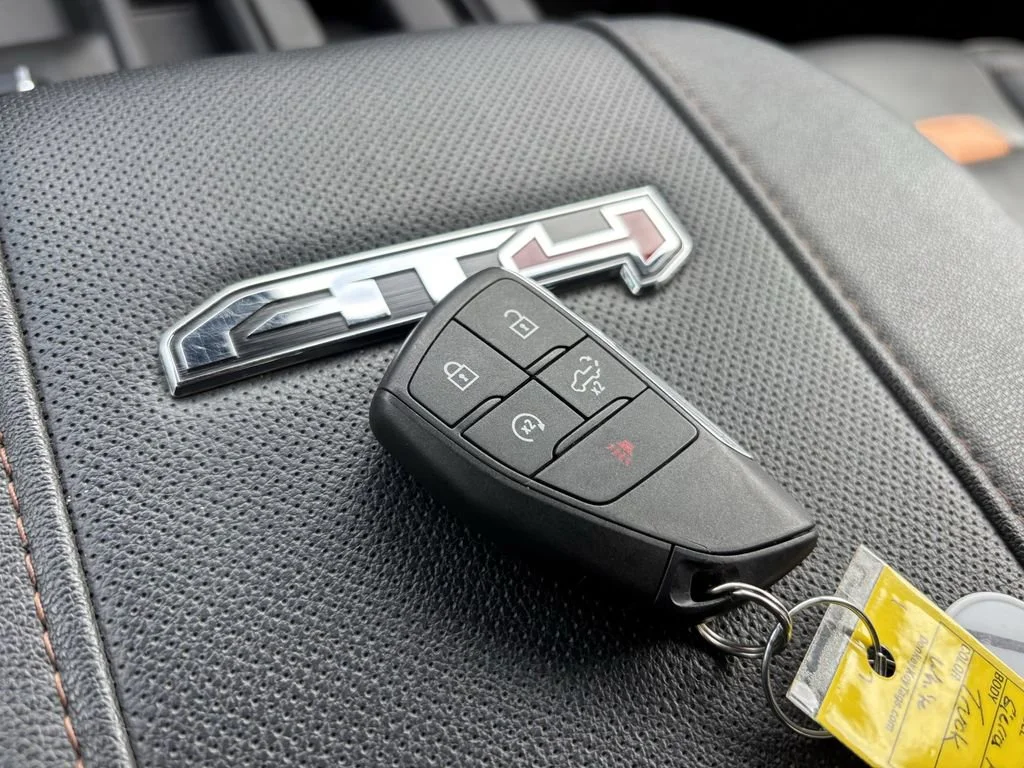 Used 2024 Summit White GMC AT4 image 37