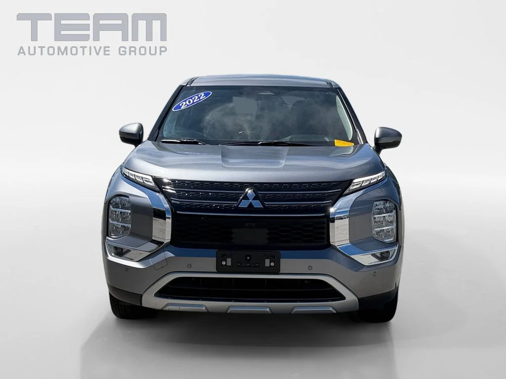 Used 2022 Gray Mitsubishi SE image 2