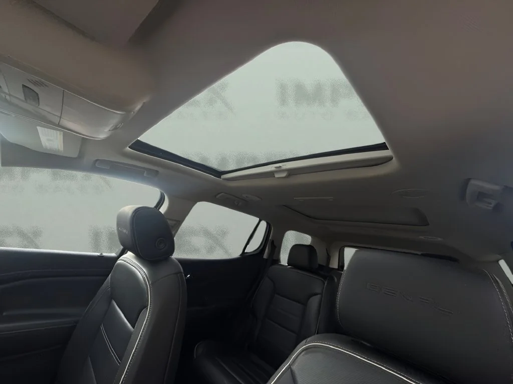Used 2021 White GMC Denali image 6