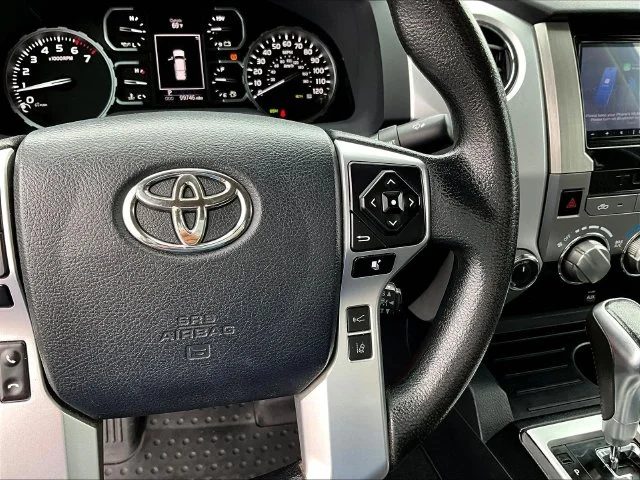Used 2018 Red Toyota SR5 image 13