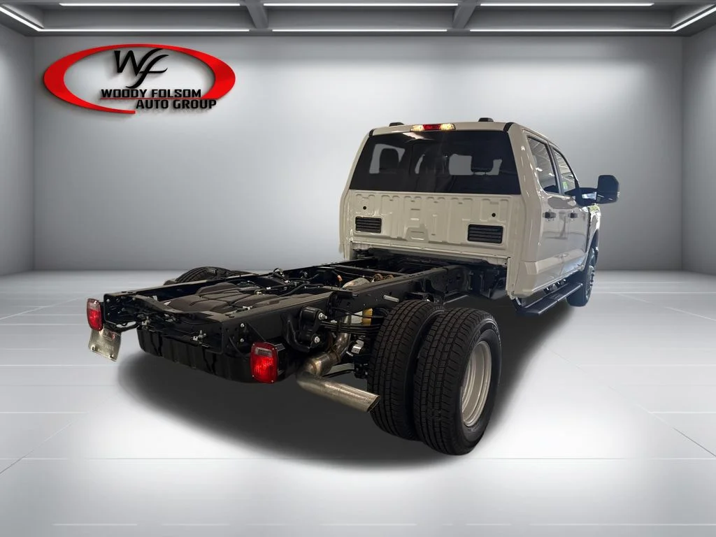 New 2027 Oxford White Ford F-350® XL image 6